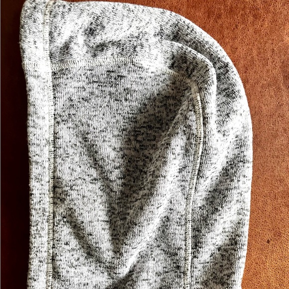 WARM, LONG LINE, HEATHER GRAY ZIP UP JACKET WITH DETACHABLE HOOD. SIZE MEDIUM - Picture 10 of 14